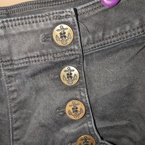 Express Shorts 🔴 - Picture 3 of 4